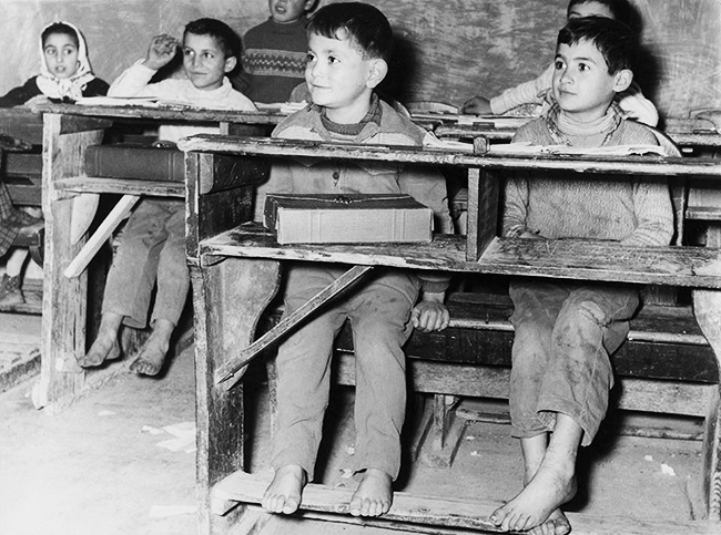 Деца у школи, Добановци, 1965, извор: Јанко Хорват, Стара Пазова