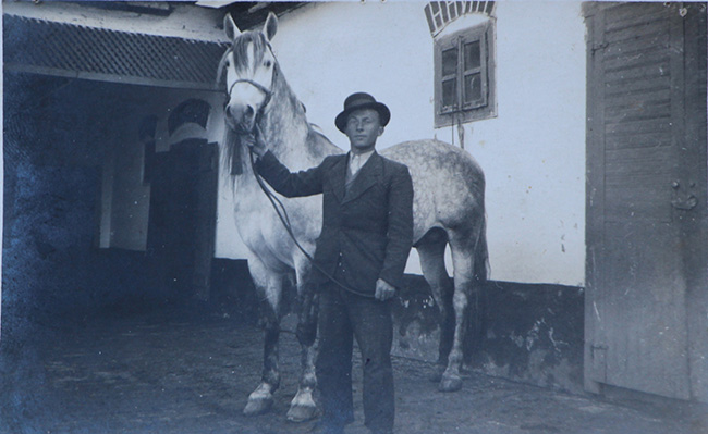 Живан Миловановић(1918-1993), Прхово, прва половина 20.века