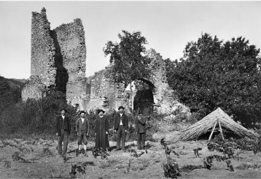 Рушевине средњовековне цркве на Клиси, 1903, Лединци, Богдан Шекарић, Фотографије др Радивоја Симоновића, Нови Сад, 2014.