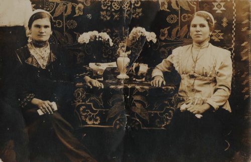 Женска свечана одећа, Голубинци, Хрвати, прва половина 20.века, фото архива Филип Удовчић, Голубинци